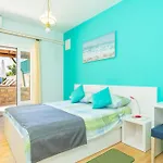Beachfront House Hon With Pool 아파트