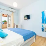 Beachfront House Hon With Pool 아파트