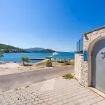 Beachfront House Hon With Pool * Dubrava (Dubrovnik-Neretva)