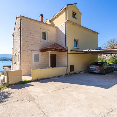 Beachfront House Hon With Pool *