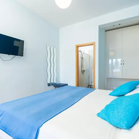 Beachfront House Hon With Pool