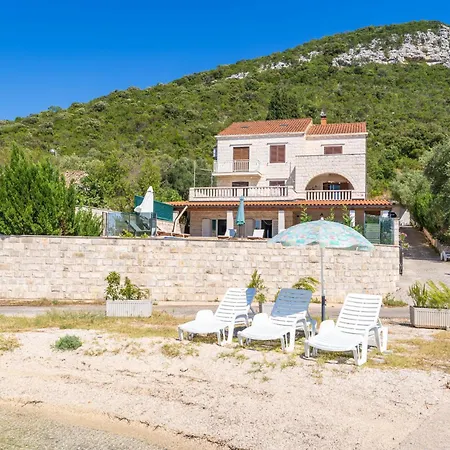 Beachfront House Hon With Pool Apartment *