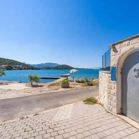 Beachfront House Hon With Pool * Dubrava