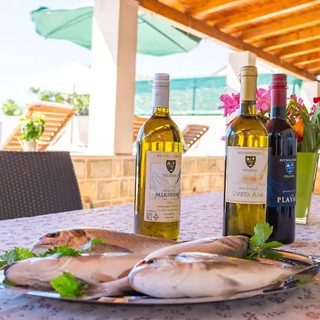 Apartment Beachfront House Hon With Pool