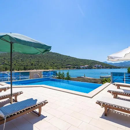 Beachfront House Hon With Pool Dubrava