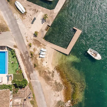 Beachfront House Hon With Pool Apartment Dubrava (Dubrovnik-Neretva)