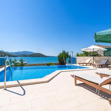 Beachfront House Hon With Pool *