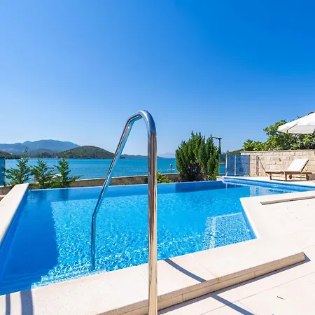 Beachfront House Hon With Pool * Dubrava (Dubrovnik-Neretva)