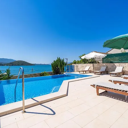 Apartment Beachfront House Hon With Pool