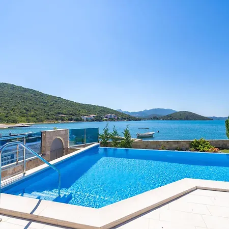 Apartment Beachfront House Hon With Pool *