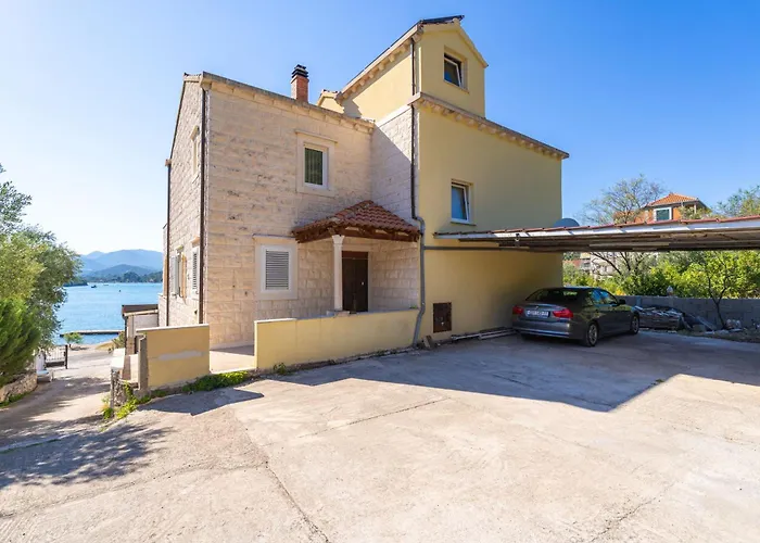 Beachfront House Hon With Pool *